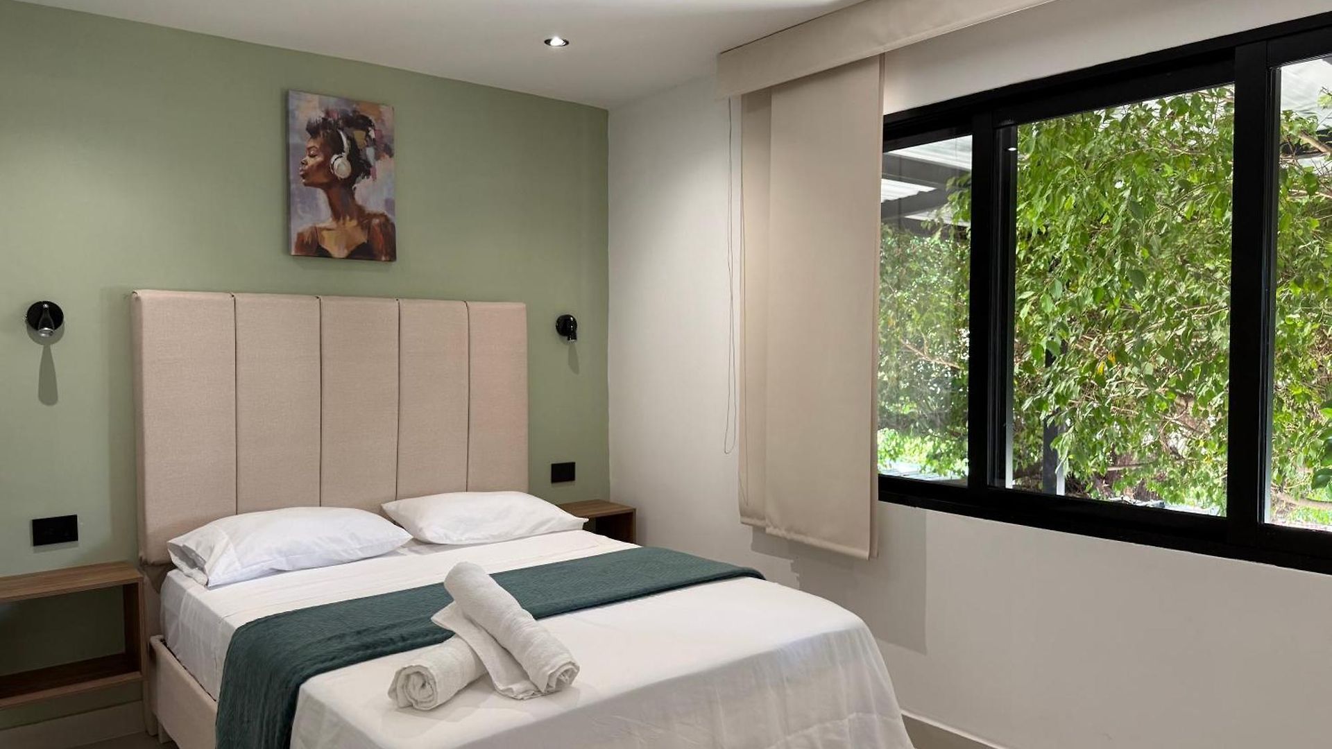 Arcadia Hotel *
