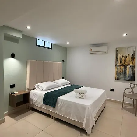 Arcadia Hotel *