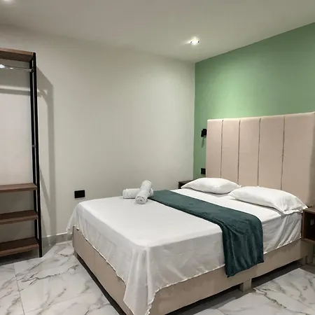 Arcadia Hotel *