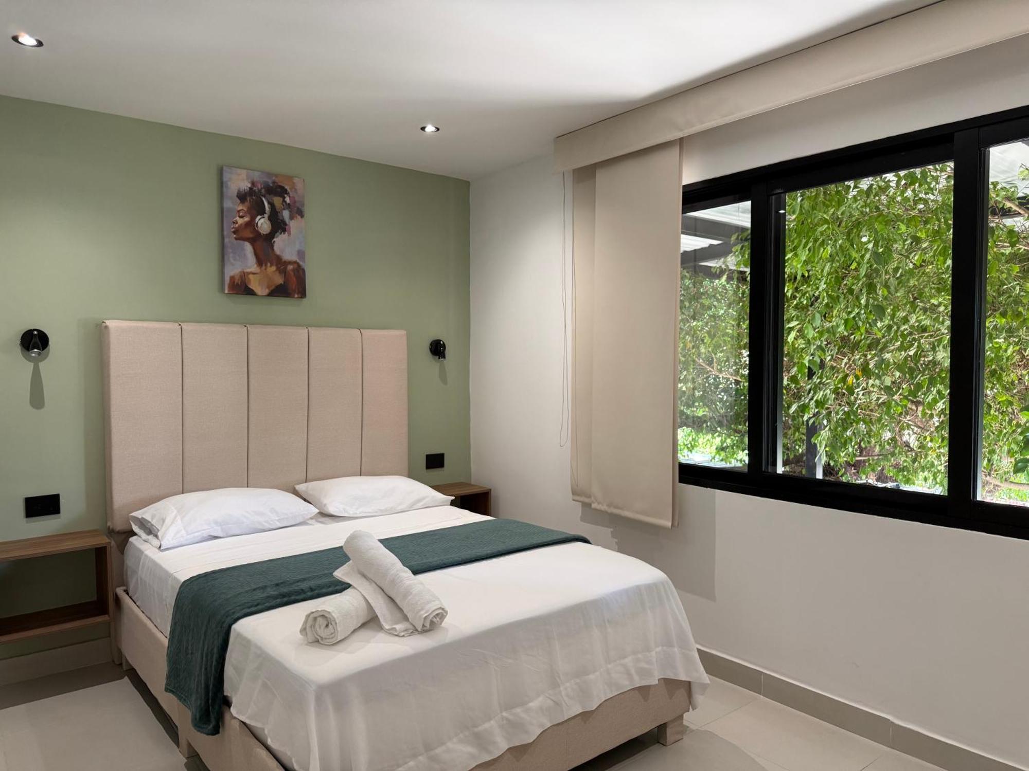 Arcadia Hotel *